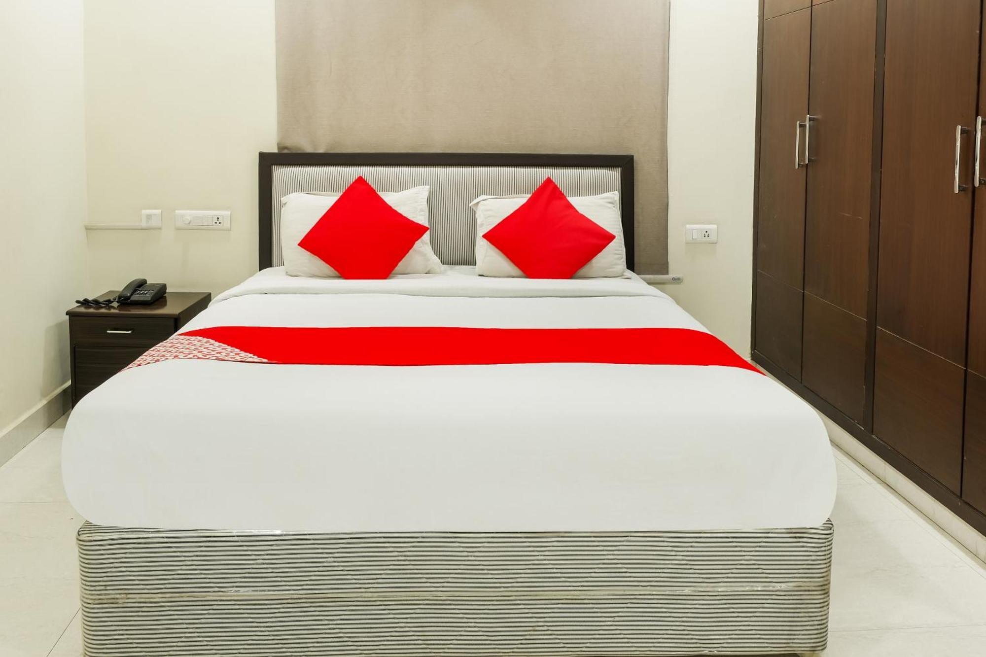 โอโย 73795 กรติเกยา ไพรด์ Hotel วิเจยาวารา ภายนอก รูปภาพ