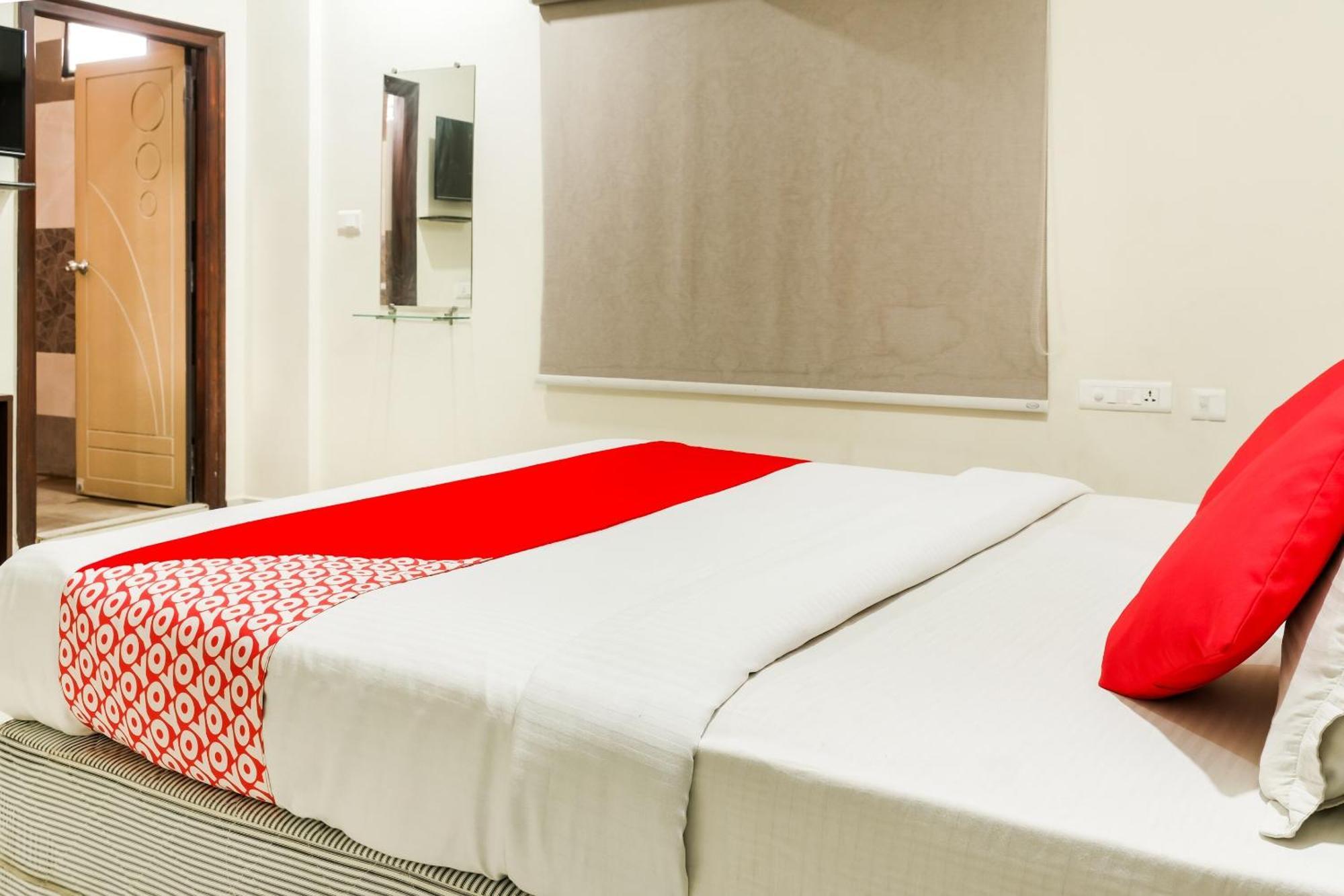 โอโย 73795 กรติเกยา ไพรด์ Hotel วิเจยาวารา ภายนอก รูปภาพ